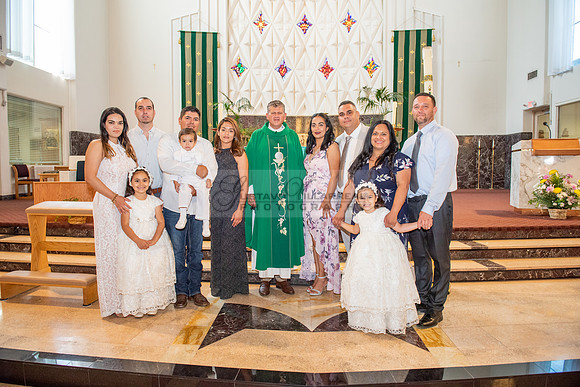 Fotografo para bautismos, Primera communions photographer 323-633-8283 at St Mary of the Assumption Catholic church in Whittier Ca.