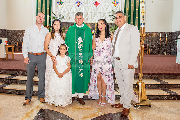Fotografo para bautismos, Primera communions photographer 323-633-8283 at St Mary of the Assumption Catholic church in Whittier Ca.
