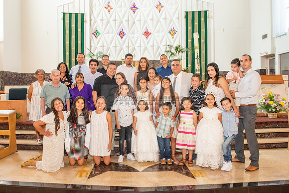 Fotografo para bautismos, Primera communions photographer 323-633-8283 at St Mary of the Assumption Catholic church in Whittier Ca.