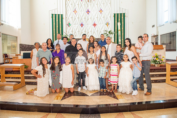 Fotografo para bautismos, Primera communions photographer 323-633-8283 at St Mary of the Assumption Catholic church in Whittier Ca.