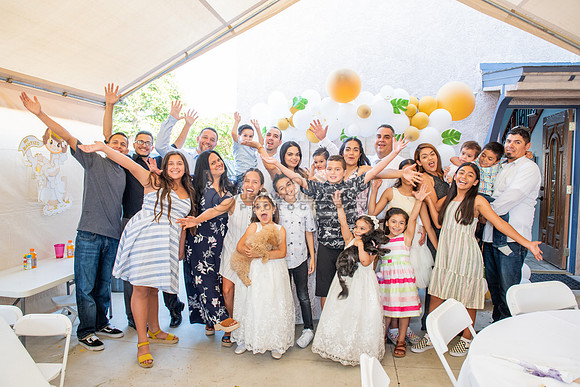 Fotografo para bautismos, Primera communions photographer 323-633-8283 at St Mary of the Assumption Catholic church in Whittier Ca.