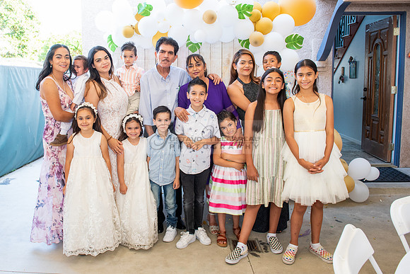 Fotografo para bautismos, Primera communions photographer 323-633-8283 at St Mary of the Assumption Catholic church in Whittier Ca.