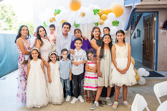 Fotografo para bautismos, Primera communions photographer 323-633-8283 at St Mary of the Assumption Catholic church in Whittier Ca.