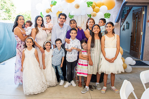 Fotografo para bautismos, Primera communions photographer 323-633-8283 at St Mary of the Assumption Catholic church in Whittier Ca.