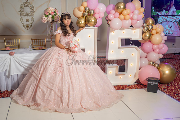Jane Elizabeth quinceanera photographer-videographer-South Gate-Whittier-The Rose gardens in Whittier Ca. Gustavo Villarreal photography, videography, 323-633-8283, www.gvphotoandvideo.com