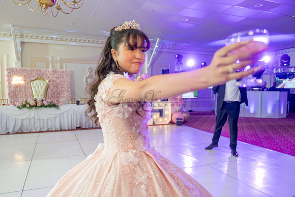 Jane Elizabeth quinceanera photographer-videographer-South Gate-Whittier-The Rose gardens in Whittier Ca. Gustavo Villarreal photography, videography, 323-633-8283, www.gvphotoandvideo.com