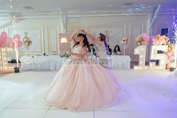 Jane Elizabeth quinceanera photographer-videographer-South Gate-Whittier-The Rose gardens in Whittier Ca. Gustavo Villarreal photography, videography, 323-633-8283, www.gvphotoandvideo.com