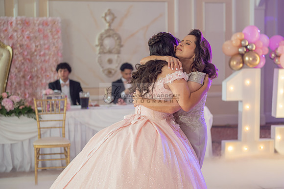 Jane Elizabeth quinceanera photographer-videographer-South Gate-Whittier-The Rose gardens in Whittier Ca. Gustavo Villarreal photography, videography, 323-633-8283, www.gvphotoandvideo.com