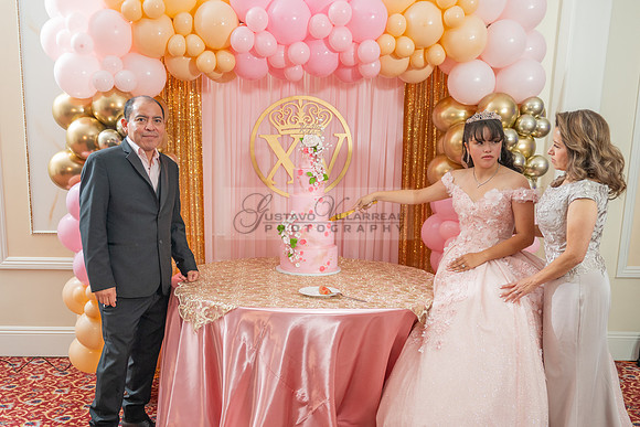 Jane Elizabeth quinceanera photographer-videographer-South Gate-Whittier-The Rose gardens in Whittier Ca. Gustavo Villarreal photography, videography, 323-633-8283, www.gvphotoandvideo.com