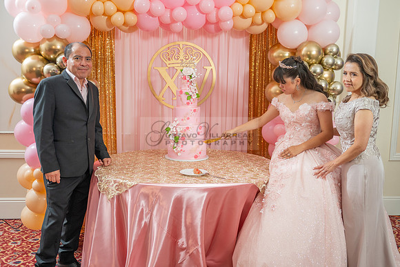 Jane Elizabeth quinceanera photographer-videographer-South Gate-Whittier-The Rose gardens in Whittier Ca. Gustavo Villarreal photography, videography, 323-633-8283, www.gvphotoandvideo.com