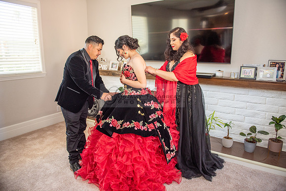Katelynn Ramirez quinceanera celebration photography and video at Poncitlan square park in Palmdale Ca, www.gustavovillarreal.com, 323-633-8283