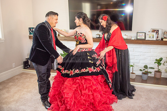 Katelynn Ramirez quinceanera celebration photography and video at Poncitlan square park in Palmdale Ca, www.gustavovillarreal.com, 323-633-8283