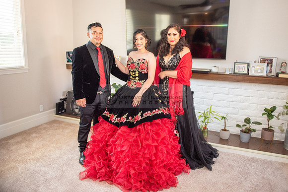Katelynn Ramirez quinceanera celebration photography and video at Poncitlan square park in Palmdale Ca, www.gustavovillarreal.com, 323-633-8283