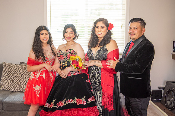 Katelynn Ramirez quinceanera celebration photography and video at Poncitlan square park in Palmdale Ca, www.gustavovillarreal.com, 323-633-8283