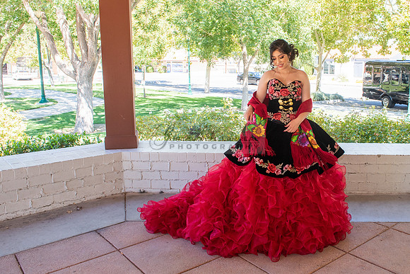 Katelynn Ramirez quinceanera celebration photography and video at Poncitlan square park in Palmdale Ca, www.gustavovillarreal.com, 323-633-8283