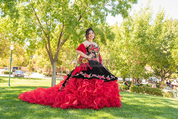 Katelynn Ramirez quinceanera celebration photography and video at Poncitlan square park in Palmdale Ca, www.gustavovillarreal.com, 323-633-8283