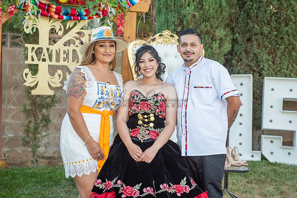 Katelynn Ramirez quinceanera celebration photography and video at Poncitlan square park in Palmdale Ca, www.gustavovillarreal.com, 323-633-8283