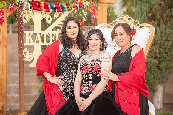Katelynn Ramirez quinceanera celebration photography and video at Poncitlan square park in Palmdale Ca, www.gustavovillarreal.com, 323-633-8283