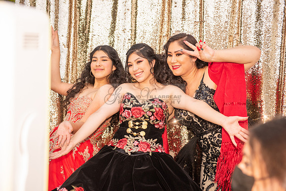 Katelynn Ramirez quinceanera celebration photography and video at Poncitlan square park in Palmdale Ca, www.gustavovillarreal.com, 323-633-8283