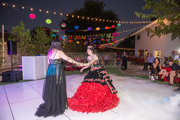 Katelynn Ramirez quinceanera celebration photography and video at Poncitlan square park in Palmdale Ca, www.gustavovillarreal.com, 323-633-8283