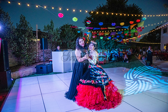 Katelynn Ramirez quinceanera celebration photography and video at Poncitlan square park in Palmdale Ca, www.gustavovillarreal.com, 323-633-8283
