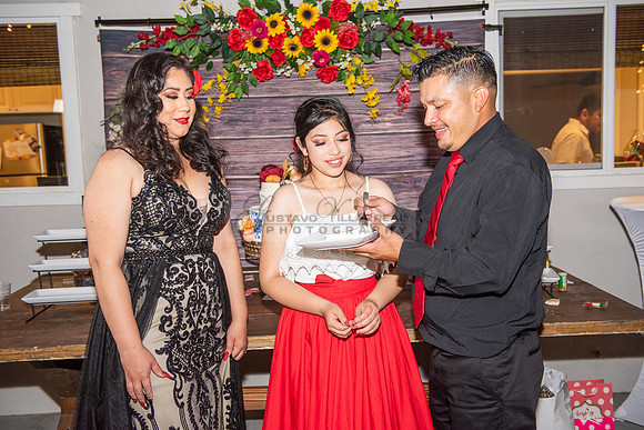 Katelynn Ramirez quinceanera celebration photography and video at Poncitlan square park in Palmdale Ca, www.gustavovillarreal.com, 323-633-8283