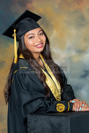 Melissa Ramirez graduation photos in Downey Ca, photo studio by www.gustavovillarreal.com, 323-633-8283