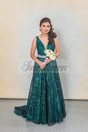 Salma Valdivia quinceanera photo session at Gustavo Villarreal photography studio in whittier Ca, www.gustavovillarreal.com, 323-633-8283