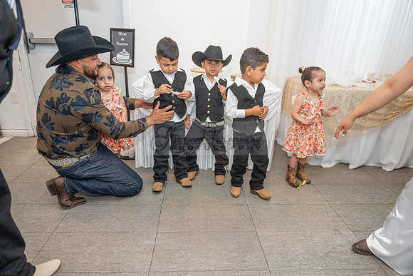 Nazareth Bautizo fotografias y videos en Whittier Ca, reception at Grand premier Banquet hall in Gardena Ca. Gustavo Villarreal photographer 323-633-8283, www.gvphotoandvideo.com