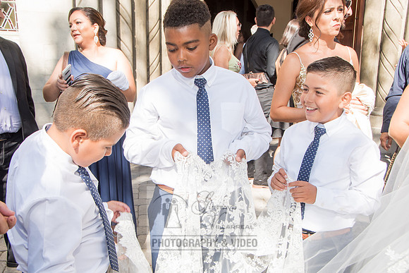 Beatriz and Eric wedding photographers, videographers, quinceaner