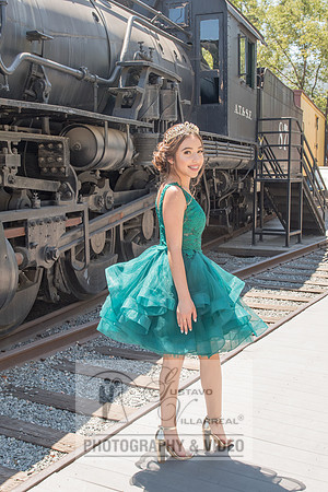 Brianna Gonzalez quinceanera photography session at Heritage Park in Santa Fe Springs Ca.