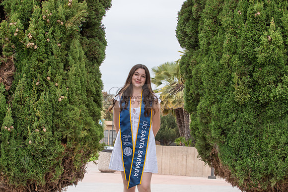 Lauren Berry graduation photos, portraits at UCSB Santa Barbara Ca. Gustavo Villarreal Photography, 323-633-8283