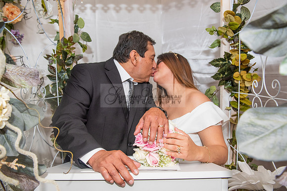 Meybelin and Eduardo Boda civil en La ciudad de Whittier Ca. fotografías de Gustavo Villarreal 323-633-8283