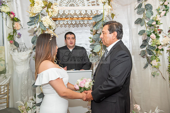 Meybelin and Eduardo Boda civil en La ciudad de Whittier Ca. fotografías de Gustavo Villarreal 323-633-8283