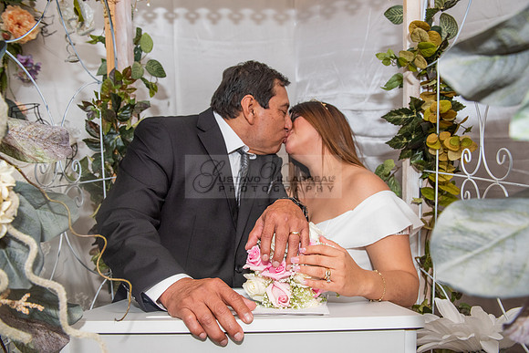 Meybelin and Eduardo Boda civil en La ciudad de Whittier Ca. fotografías de Gustavo Villarreal 323-633-8283