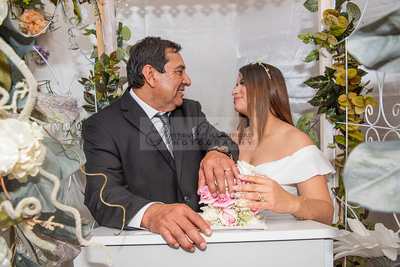 Meybelin and Eduardo Boda civil en La ciudad de Whittier Ca. fotografías de Gustavo Villarreal 323-633-8283