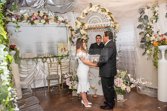 Meybelin and Eduardo Boda civil en La ciudad de Whittier Ca. fotografías de Gustavo Villarreal 323-633-8283