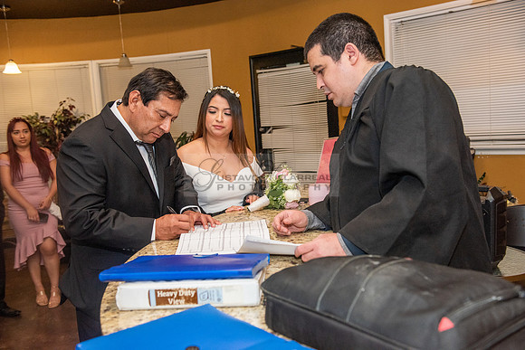 Meybelin and Eduardo Boda civil en La ciudad de Whittier Ca. fotografías de Gustavo Villarreal 323-633-8283