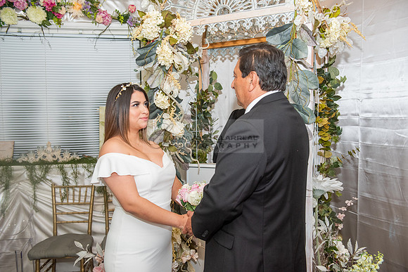 Meybelin and Eduardo Boda civil en La ciudad de Whittier Ca. fotografías de Gustavo Villarreal 323-633-8283