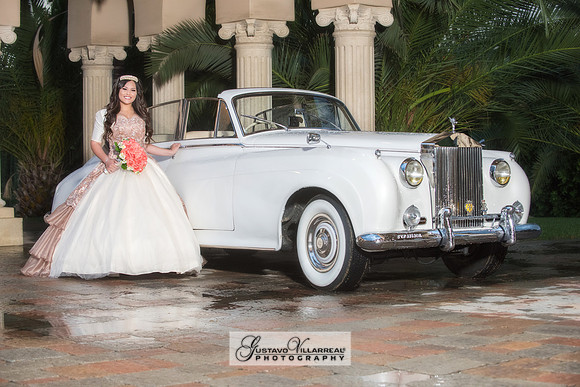 QUINCEANERAS, SWEET SIXTEENS, 18TH BIRTHDAY DEBUT, photography and video service, weddings, family portraits, business headshots, photography studio in Whittier Ca, 323-633-8283