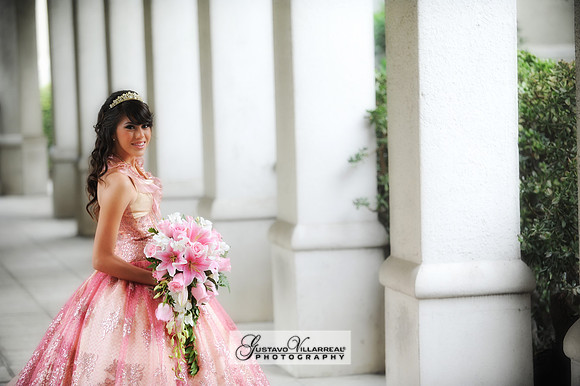 QUINCEANERAS, SWEET SIXTEENS, 18TH BIRTHDAY DEBUT, photography and video service, weddings, family portraits, business headshots, photography studio in Whittier Ca, 323-633-8283