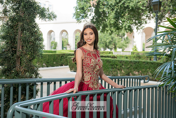 QUINCEANERAS, SWEET SIXTEENS, 18TH BIRTHDAY DEBUT, photography and video service, weddings, family portraits, business headshots, photography studio in Whittier Ca, 323-633-8283