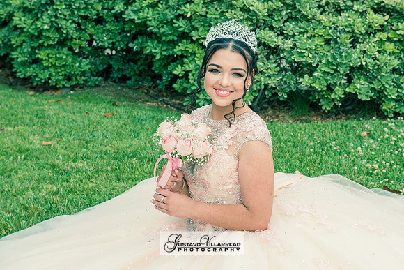 QUINCEANERAS, SWEET SIXTEENS, 18TH BIRTHDAY DEBUT, photography and video service, weddings, family portraits, business headshots, photography studio in Whittier Ca, 323-633-8283