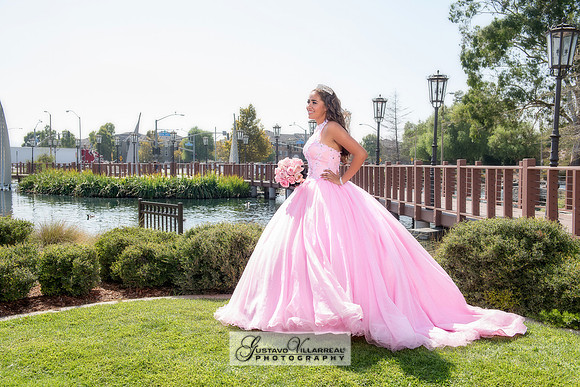 QUINCEANERAS, SWEET SIXTEENS, 18TH BIRTHDAY DEBUT, photography and video service, weddings, family portraits, business headshots, photography studio in Whittier Ca, 323-633-8283