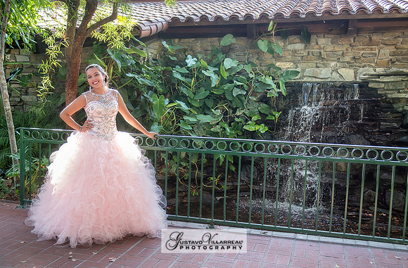 QUINCEANERAS, SWEET SIXTEENS, 18TH BIRTHDAY DEBUT, photography and video service, weddings, family portraits, business headshots, photography studio in Whittier Ca, 323-633-8283
