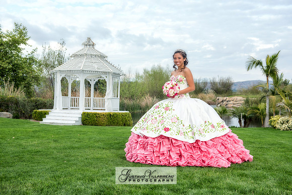 QUINCEANERAS, SWEET SIXTEENS, 18TH BIRTHDAY DEBUT, photography and video service, weddings, family portraits, business headshots, photography studio in Whittier Ca, 323-633-8283