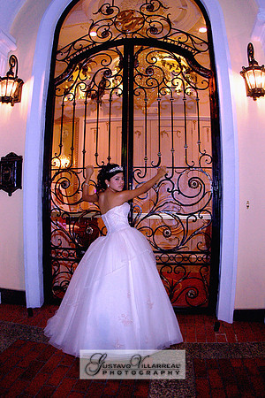QUINCEANERAS, SWEET SIXTEENS, 18TH BIRTHDAY DEBUT, photography and video service, weddings, family portraits, business headshots, photography studio in Whittier Ca, 323-633-8283