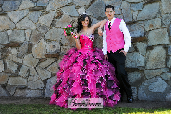 QUINCEANERAS, SWEET SIXTEENS, 18TH BIRTHDAY DEBUT, photography and video service, weddings, family portraits, business headshots, photography studio in Whittier Ca, 323-633-8283