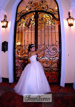 QUINCEANERAS, SWEET SIXTEENS, 18TH BIRTHDAY DEBUT, photography and video service, weddings, family portraits, business headshots, photography studio in Whittier Ca, 323-633-8283