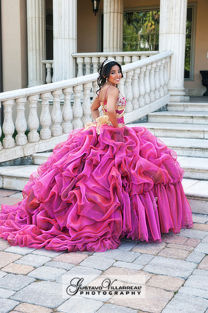 QUINCEANERAS, SWEET SIXTEENS, 18TH BIRTHDAY DEBUT, photography and video service, weddings, family portraits, business headshots, photography studio in Whittier Ca, 323-633-8283